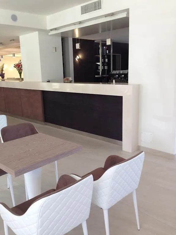 Hotel Residence Holiday Сирмионе Италия