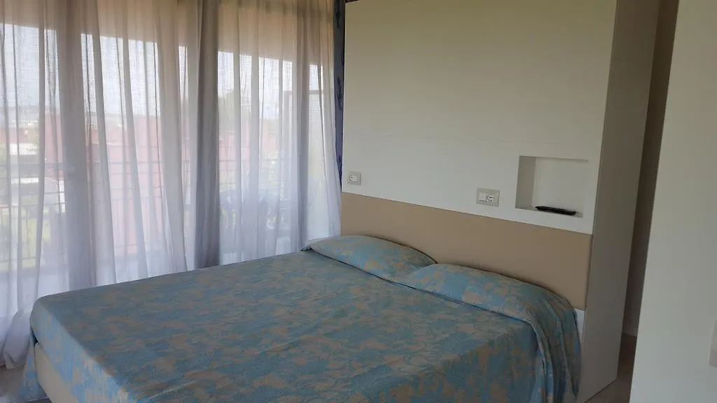 Hotel Residence Holiday Сирмионе